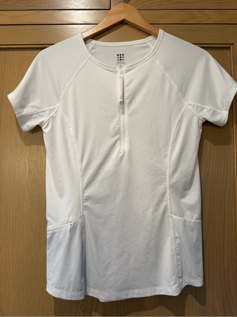 Title Nine White Short-Sleeve Sunbuster Quarter Zip Side Pocket / Small